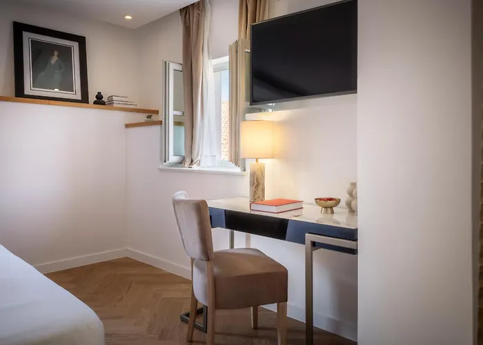 Boutique Mauro 4*