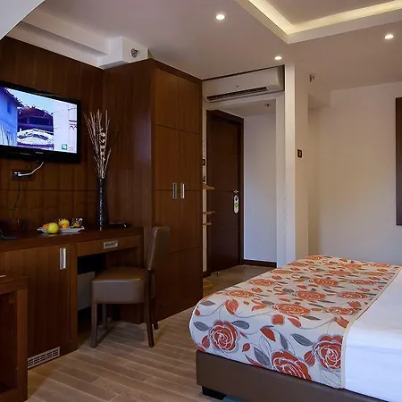 Boutique Mauro Hotel 4*