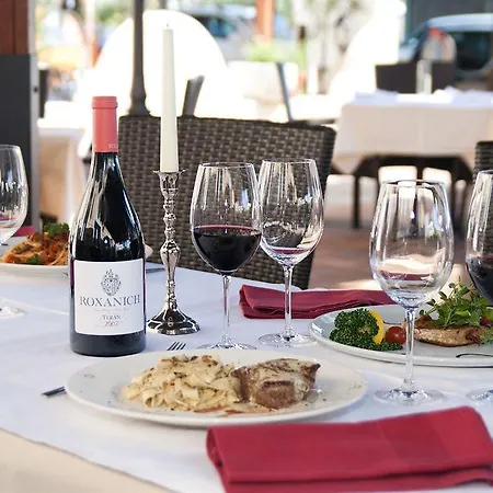 莫罗精品酒店 4* 波雷奇